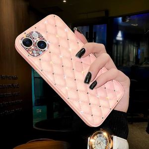 Mobiltelefonfodral Glitter Diamond Lens Protective Brand Leather Silicone Telefonfodral för iPhone 13 12 11 Pro Max 7 8 Plus X XR XS Max SE 3 Cover L230731