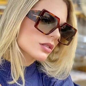 Occhiali da sole Vintage Oversize Square Gradient Occhiali da sole Donna Outdoor Design Moda Gambe larghe Lunette De Soleil