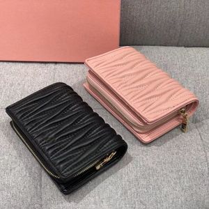 Miu Luxury Mius Purse صغير Matelasse Nappa Weather Wallet Wable With Snap Closure Designer Woman Zipper Space Winters Pink Plants Slots Luxury Pres