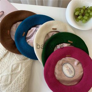 Geizige Krempe Hüte Luna Dolphin Frauen Wolle Britischen Stil Baskenmützen Herbst Winter Koreanische Wilde Modelle Leder Label Künstler Kappe Winter Maler Beanie Hut J230802