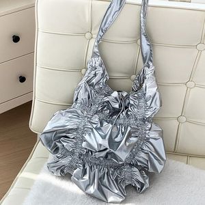 Kvällspåsar Fashion för kvinnor Lyxdesigner Handväskor och plånböcker 2023 i PU Waxed Leather Ruffled Ruffle Decoration liten axel