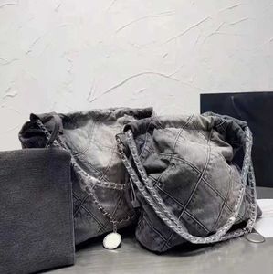 Luxusmarke CC Denim-Umhängetaschen, klassische Jean-Einkaufstasche mit Geldbörsen im Inneren, silberne Ketten-Hardware, 2023 neue lässige Handtasche