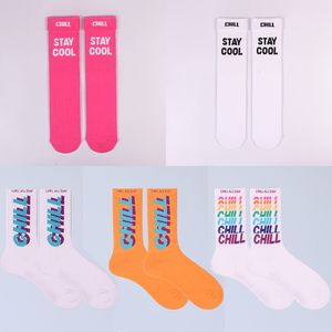 Calze da uomo 3 paia STAY COOL CHILL Lettere Hip hop Harajuku Calze rosa Skateboard Cotone arancione Lettera colorata lunga Donna SOCK 230802