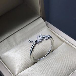 Anello di design di lusso per uomo e donna, stile classico di moda con diamanti, regali per la festa di compleanno di fidanzamento, bello