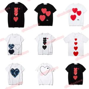 Play Mens T Shirt Designer CDG Haft Red Heart Commes des Shirt Casual Women koszulka Odznaka Quanlity Tshirts Bawełny krótki rękaw245