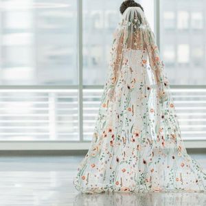 ブライダルベールカラフルなフラワーレースベールボーホーフローラル刺繍カバーフェイス大聖堂の結婚結婚アクセサリー