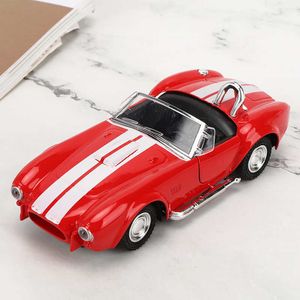 Diecast Model 1 32 Legering Retro Car Toy Simulation Vehicle With Sound Light Vintage för barn som spelar dekoration 230802