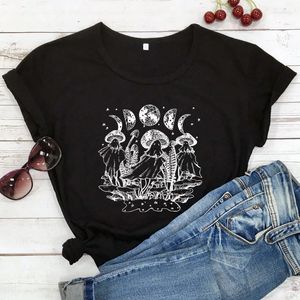 Kvinnors T-skjortor söta CottageCore Ghost Mushroom Tshirt roliga kvinnor Halloween T-shirts
