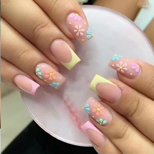 Unghie finte Accessori finti 3D Punte quadrate corte francesi Disegni di fiori primaverili estivi Kawaii Manicure Faux Ongles Premere sulle unghie