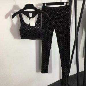 2023 Novo conjunto de roupas esportivas de veludo de veludo xadrez prata brilhante xadrez esportivo conjunto de legging de grife