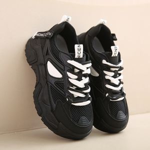 Tênis de grife sapatos casuais designers de moda feminina bege preto branco ao ar livre plataforma esportes mocassins sapato meninas tênis de couro com cadarço frete grátis 35-40