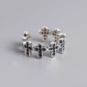 Koreansk version Diamond Studded Crossformed Ring S925 Sterling Silver Made Old Opening Armband för kvinnor