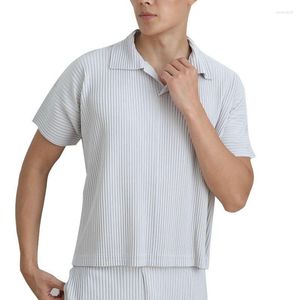 Herrpolos miyake veckad polo skjorta japansk stil män kläder kort ärm lapel sommaren andas löst avslappnad fast färg topp