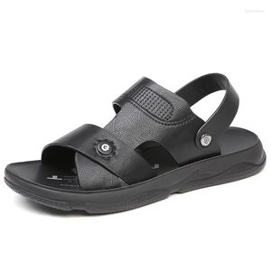 Sandals Men 561 موجزًا ​​من الجلد الصلب من الرجال الصيفي أحذية صيفية غير رسمية مريحة مفتوحة إصبع القدم ناعم شاطئ الأحذية الذكور