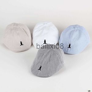 Stingy Brim Hatts Gratis frakt Solid Color Berets Stripe Cotton Thin Fashion Simple Kids Hats Caps Berretto Baby Caps for Boys Girls J230802