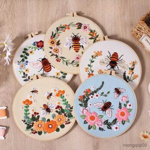 Chinese Style Products Embroidery Starter for Beginners Cross Stitch Kits for Adults Include With Cute Bees and Flowers Embroidery Hoop R230803