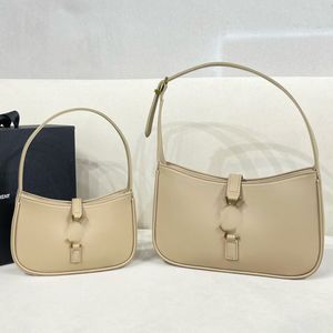 Väskor designer handväskor högkvalitativ väska sadelväska designer väska liten och delikat underarmsäck blå gul röd väska mode vanlig bokstav äkta läder nylonduk