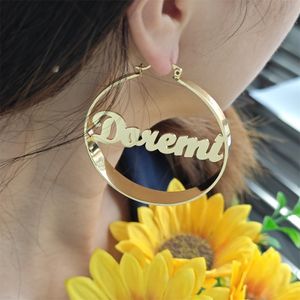 Hoop Huggie Lettera personalizzata Orecchino a cerchio Cerchio interno Nome Gioielli 10mm Larghezza esagerata Acciaio inossidabile PVD Orecchini placcati oro 230802