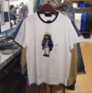 2024SS Yeni Ürün% 100 Pamuklu Erkekler Polos Tişört Moda ve Yakışıklı Küçük Ayı Desen Baskılı Saf Pamuk Kısa Kollu T-Shirt