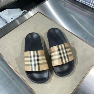 2024 Nuovo classico pantofole in gomma sandalo Lusso in pelle Designer scivolo antiscivolo Sandalo piatto da donna famoso Estate all'aperto Slider Scarpe casual Mulo da uomo Scarpe da donna