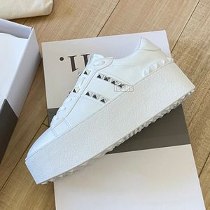 Platform Ayakkabı Ayakkabı Luxurys Designer Kadın Eğitmeni Des Chaussures Rockstud Untitled Beyaz Platin-Finish Stud Mens Ayakkabı Sneaker Deri Siyah Rutenyum