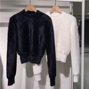 Kvinnors tröjor Autumn och vinter ny stil långärmad topp svartvit rund nacke plysch kort pullover mohair tröja för kvinnor