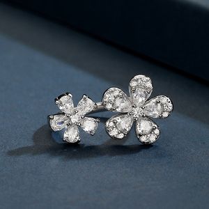 Venda quente novo design exclusivo 925 prata esterlina flor pétala abertura ajustável anel de cristal claro doce moda feminina presente da menina