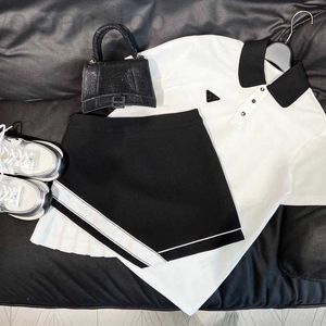 Projektantka koszulki damskiej 23 Summer New Sweet Academy Style P Home Triangle Polo Neck T-shirt 100 Ruffles High Talle Spirt Set Fashion D8O0