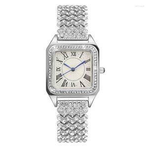 Armbandsur kvartsklockor för kvinnors stålband kreativt litet block inlagd diamant mode fritidstrend