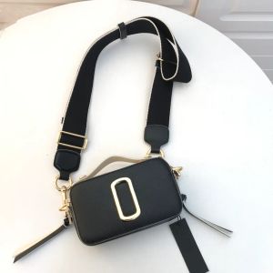 2023 neue Luxus-Designer-Taschen Damenhandtasche Umhängetasche Schultertasche Damenbrieftasche Einfache vielseitige Metallbrief-Leder-Vollleder-Postman-Handtaschen-Stil