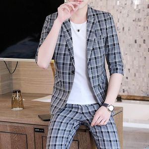 Мужские костюмы 2023Summer Средний рукав с семью очками (Blazer Western Stants) Suit тонкий клетка тонкий короткий пиджак с двумя частями.