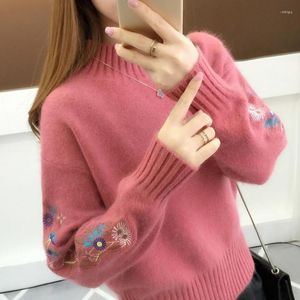 Kvinnors tröjor Half Turteneck stickad tröja 2023 Koreanska tröjor Kvinnor Lossa blommig broderi vinter toppar outwear pull femme