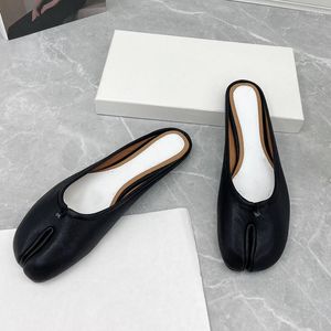 Slippare Summer Split Toe Baotou Half Tow Women's Leather Flat Bottom Bitage Horseshoe Sandals and Pig Hoov Muller Shoes Women