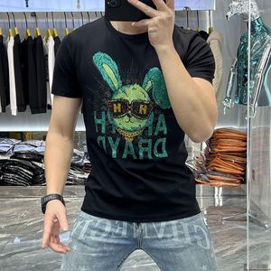 Męskie koszule 2023 Crinestones Cartoon Pattern Men Mode Streetwear Wysoka jakość krótkiego rękawu O SPRIM TVIRT Man Plus Size 4xl