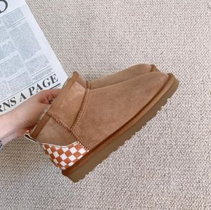 Botas curtas quadriculadas para manter o calor Botas de neve femininas novas peles de ovelha de inverno integradas plus velo grossas sapatos de algodão tamanho US4-14