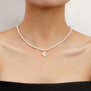 Collane con ciondolo Collana personalizzata di perle imitazione sole a metà tondo Catena per maglioni per donne Accessori di gioielli dal design semplice