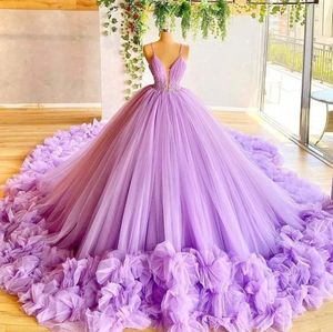 紫色のキンカネラドレス2023ボールガウンセクシーなスパゲッティストラップビーズアップリケリフル長い夜のウエディングドレス