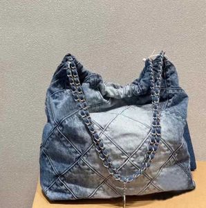 Luxusmarke CC Denim-Umhängetaschen, klassische Jean-Einkaufstasche mit Geldbörsen im Inneren, silberne Ketten-Hardware, 2023 neue lässige Handtaschen, Pendlertasche