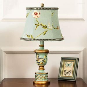 Table Lamps American Desk Lamp European Bedroom Bedside Retro Creative Simple And Warm Study Resin Body Cloth Cover