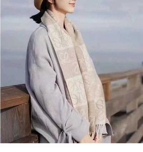 2022 Women's Imitation Cashmere Jacquard Fringed Checkerboard Shawl Factory with the Same Style Roewe Scarf