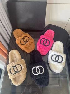 Designer Slipper Sandals Fur Shoes Top Quality Luxury Ladies Slippers Women Winter Fleece Slippers Furry Furry Warm Alphabet Sandals Cozy Plush Girls666