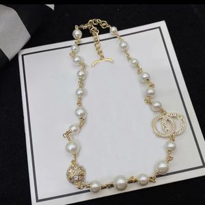 Collana di perle di alta qualità piena di diamanti placcati in oro 18 carati con pendente a sfera rotonda Collana girocollo Gioielli di lusso per le donne Regali di San Valentino