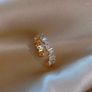 Bröllopsringar Luxur Crystal Zircon Gold Color for Women Simple Heart Hollow Opening Joint Ring Party Elegant Jewelry Gifts 2023