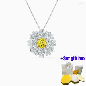 Chains Fashionable And Charming Daisy Flower Jewelry Necklace Suitable For Beautiful Women To Wear