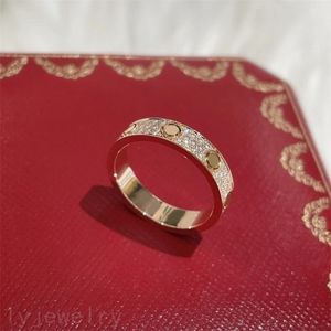 Love Rings Diamond Screw Wedding Rings for Woman 3 Färger Damer Utsökta Bague Par Löfte Designer Ring Smooth Rostless Steel Smycken Bling ZB019 Q2