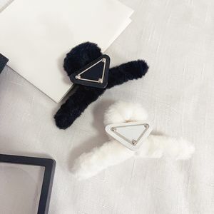 Luxury Plush Hairpin Designer Womens Triangle P-Letter Hairpin High Quality Autumn and Winter Classic Versatile Casual Hairpin Fashion Charm Hairpin