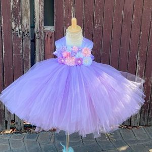 Mädchenkleider Lavendelfarbenes Blumenmädchenkleid mit Chiffon und langen Trägern Kleinkind Baby Mädchen Hochzeit Tutu 230802