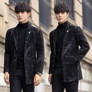 Męskie okopy płaszcze modne przystojny trend Slim-Fit Wygodna koreańska wersja wypoczynku pasująca do długiego płaszcza