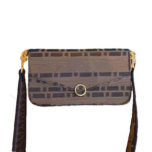 Designer axel midjeväska för kvinnliga handväska med kedja damer mode klaffväskor designers plånbok crossbody väskor chaof001