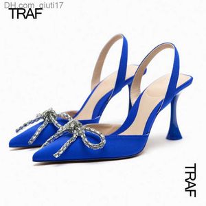 Sapato social TRAFTRAF Borboleta Strass Salto alto feminino Sapatos de escritório 2023 Bombas Salto alto bico fino Alça azul Salto alto Z230804